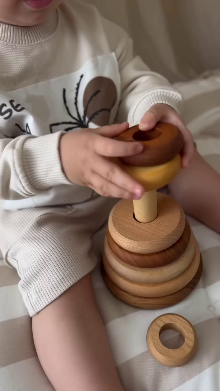 Wooden Round Pyramid - Natural