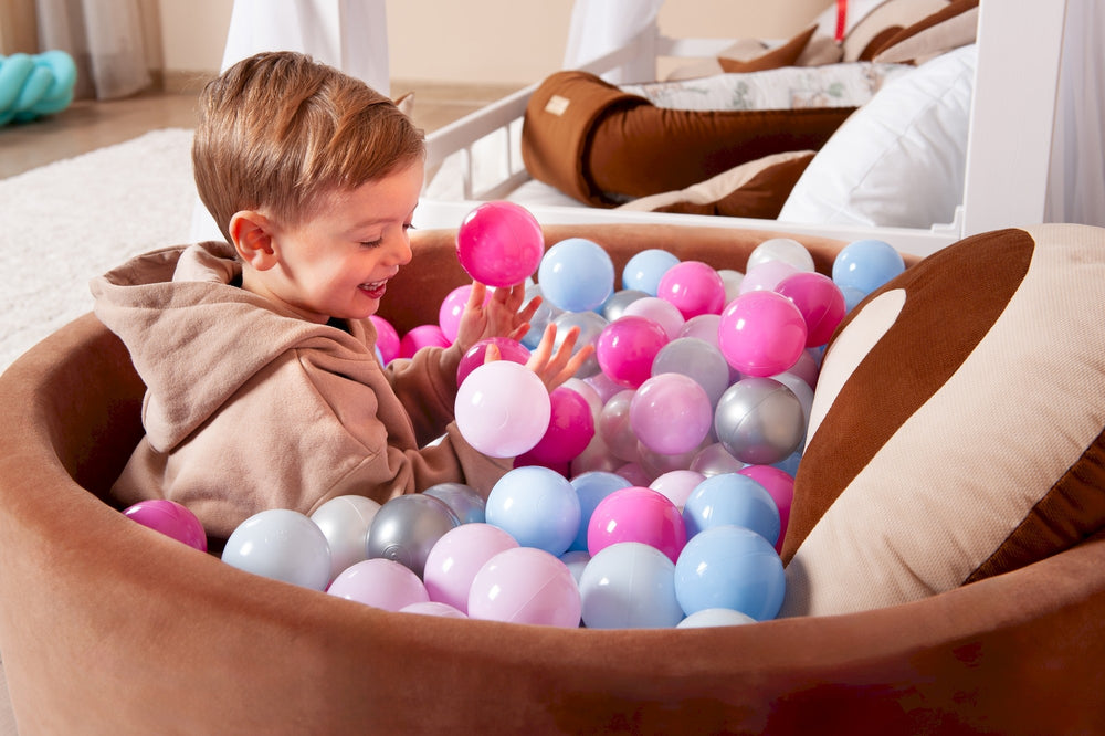 Velvet ball pit + 300 balls