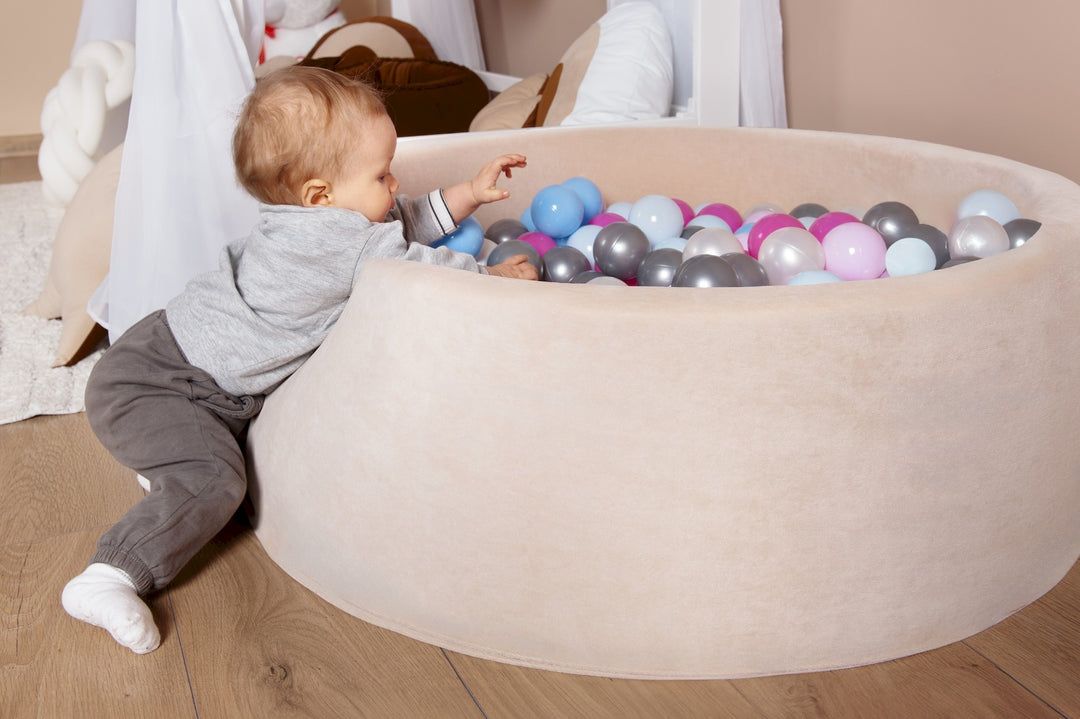 Velvet ball pit + 300 balls