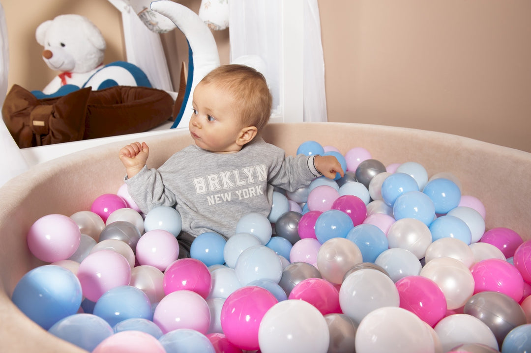 Velvet ball pit + 300 balls