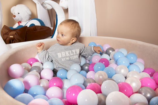 Velvet ball pit + 300 balls