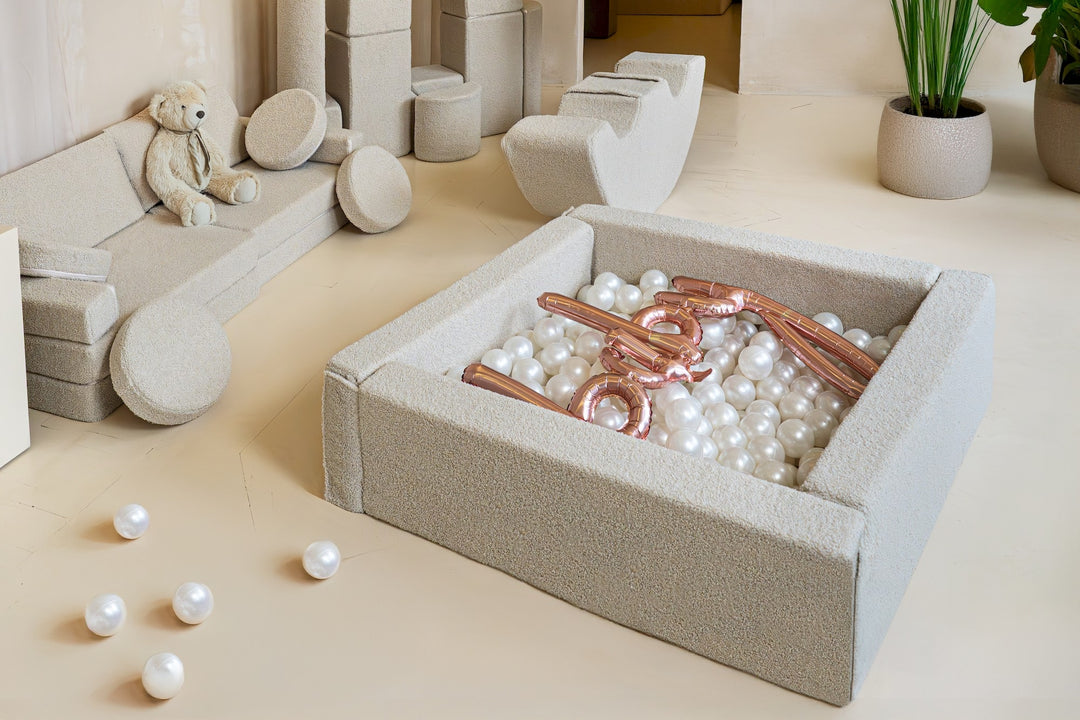 Square bouclé ball pit with 200 balls, 5 elements