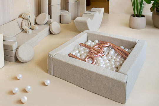 Square bouclé ball pit with 200 balls, 5 elements