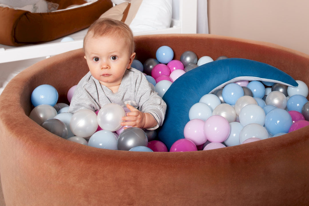 Velvet ball pit + 300 balls