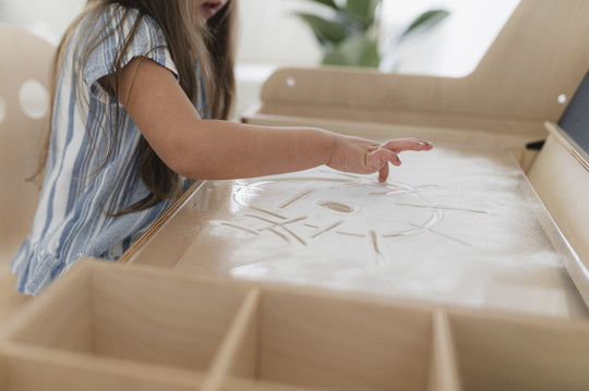 Multisensory Art Table/Desk Luula