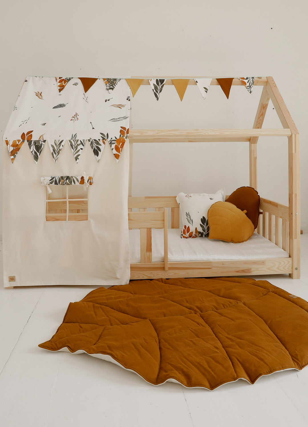 Organic Cotton and Linen Leaf Playmat - Caramel