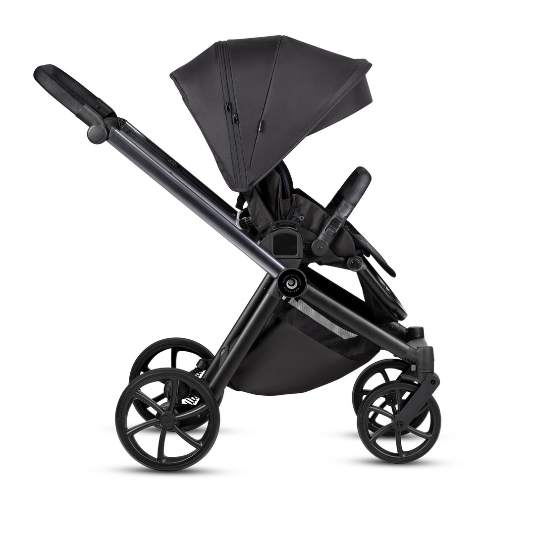 Tutis MIO3+ Black Edition 2-in-1 Stroller – Obsidian 060